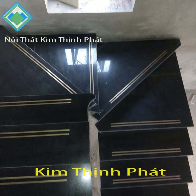 đá tự nhiêrn màu đen